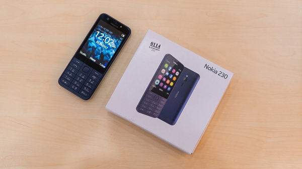 Điện thoại của Nokia có màn hình TFT 2,8 inch, danh bạ 1.000 số, pin 1.200 mAh.