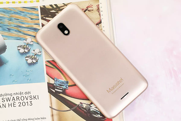 X5 Fami có màn hình IPS 5,45 inch, độ phân giải HD+. Cấu hình của máy gồm chip xử lý Spreadtrum SC7731E 4 nhân, RAM 1 GB, bộ nhớ trong 8 GB có thể mở rộng qua thẻ nhớ microSD.