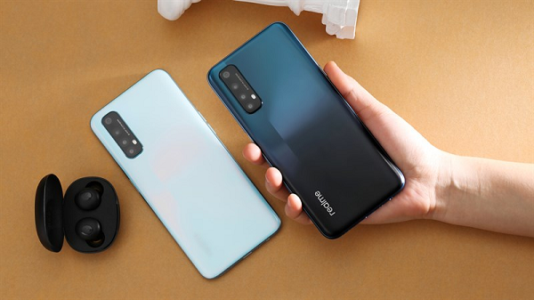  Realme 7 Pro chạy Android 10, giao diện Realme UI 1.0. Pin dung lượng 4.500 mAh, hỗ trợ sạc nhanh SuperDart Charge 65W. Thời gian sạc đầy pin là 38 phút - nhanh nhất phân khúc dưới 10 triệu đồng.