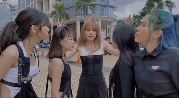 Trong video TikTok của Linh Ngọc Đàm, Thiều Bảo Trâm xuất hiện vô cùng mạnh mẽ và cá tính.