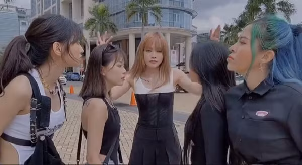 Trong video TikTok của Linh Ngọc Đàm, Thiều Bảo Trâm xuất hiện vô cùng mạnh mẽ và cá tính.