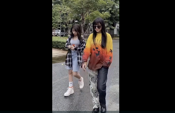 Xoài Non, Linh Ngọc Đàm là những chị em thân thiết của Thiều Bảo Trâm. Thậm chí, Thiều Bảo Trâm từng xuất hiện trong các clip Tik Tok của Linh Ngọc Đàm.