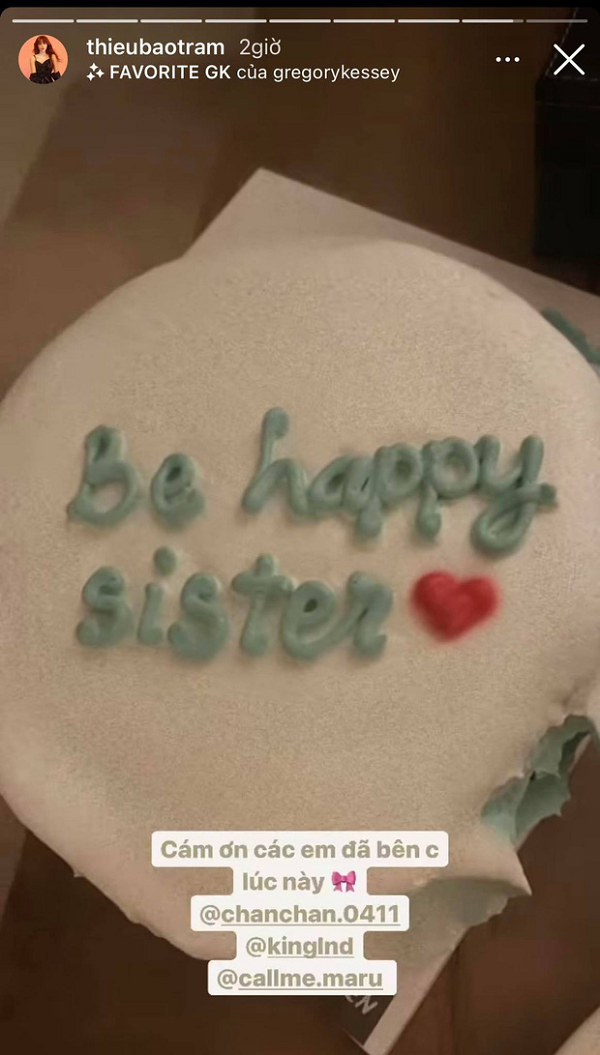 Tuy cả Xoài Non và Linh Ngọc Đàm đã xóa story đó nhưng dân mạng đã nhanh tay chụp lại màn hình và chia sẻ với tốc độ chóng mặt và trở thành đề tài bàn luận của cộng đồng mạng Việt từ đêm qua cho tới sáng nay.