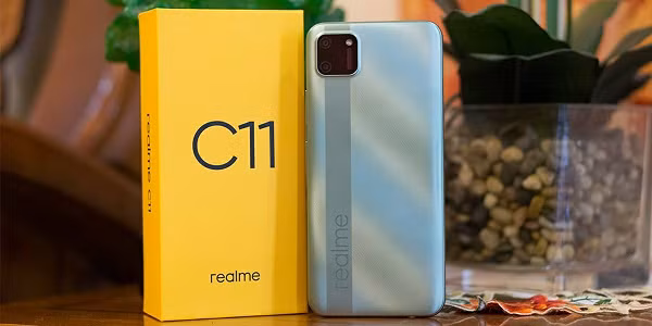 Realme C11 có màn hình 6,5 inch độ phân giải HD+. Cấu hình chip MediaTek G35 cùng RAM 2 GB và bộ nhớ trong 32 GB.