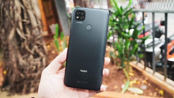  Xiaomi Redmi 9C sở hữu màn hình giọt nước 6,53" inch, độ phân giải HD+ cho chất lượng hình ảnh khá. Điểm nổi bật của sản phẩm là pin 5.000 hỗ trợ sạc nhanh 15 W.