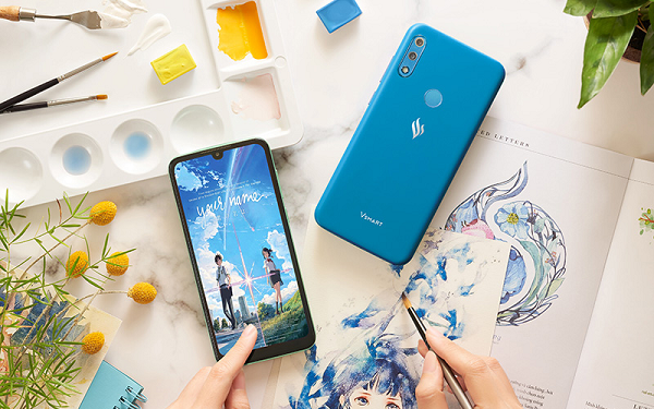 Hệ thống camera kép của Star 4 với camera chính 8 megapixel, ống kính góc rộng và camera 5 megapixel. Star 4 là smartphone đầu tiên của VinSmart cài đặt sẵn hệ điều hành VOS 3.0 xây dựng dựa trên Android 10. Là smartphone giá rẻ, Star 4 lại sử dụng cổng USB-C như dòng tầm trung. Giá chỉ từ 2,49 triệu đồng.