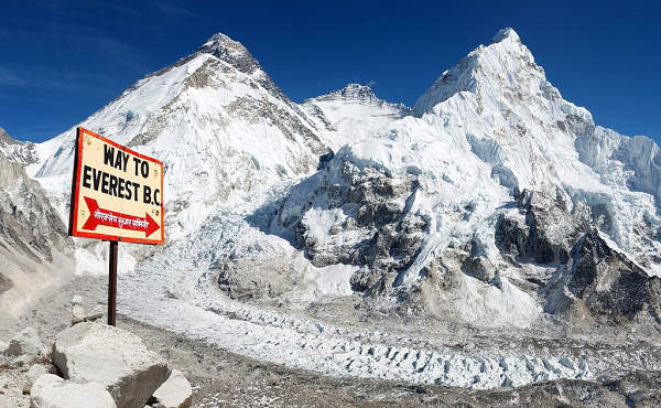 Everest Base Camp, Nepal là điểm cao nhất thế giới được lắp đặt Wi-fi miễn phí, với mục đích tạo điều kiện về thông tin liên lạc cho các nhà leo núi và du khách cũng như để hỗ trợ công tác tìm kiếm cứu hộ.