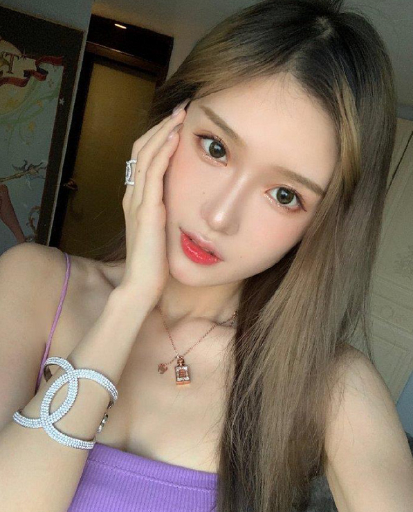 Những món đồ phụ kiện đắt đỏ.