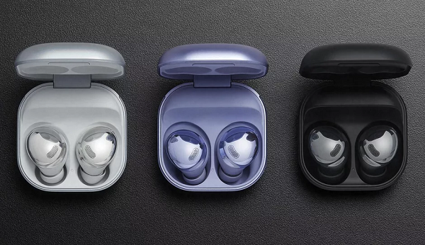 Galaxy Buds Pro có thiết kế dạng nhét tai (in-ear) tương tự Galaxy Buds+, kết hợp mặt ngoài bóng bẩy giống Galaxy Buds Live. Theo Samsung, thiết kế này giảm diện tích tiếp xúc giữa tai và củ tai, tạo cảm giác thoải mái khi đeo.