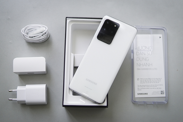 Samsung đang sử dụng một thứ gọi là công nghệ non-binning, kết hợp chín pixel thành một để tăng kích thước pixel lên 2,4 micron trong các tình huống ánh sáng yếu. Kết quả cuối cùng Galaxy S20 Ultra mang lại cho bạn những bức ảnh 12MP cực nét từ camera 108MP.