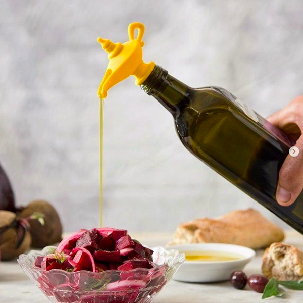 Không chỉ đẹp mà chiếc vòi hình đèn thần này còn giúp kiểm soát lượng chất lỏng khi đổ ra