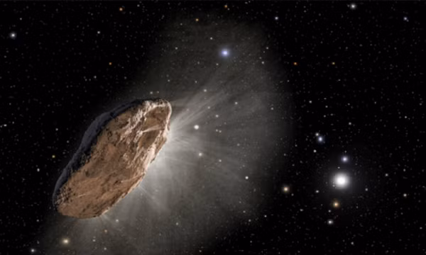 Nó còn sáng một cách bất thường, với độ phản xạ bề mặt gấp ít nhất 10 lần so với các thiên thạch đá hay sao chổi thông thường. Điều khiến Giáo sư Loeb tin Oumuamua là một công nghệ ngoài hành tinh bị vứt bỏ chính là cách nó di chuyển. Ông cho biết nó bị đẩy ra quá xa khỏi Mặt trời.