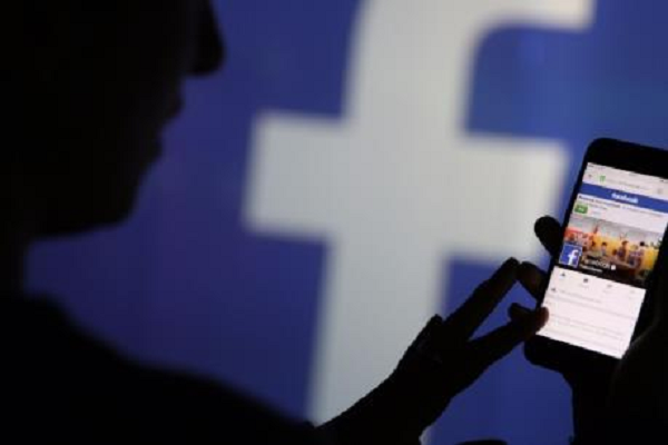 Một cách khác là video được tạo từ ảnh 3D mặt của nạn nhân. Hiện nay có nhiều ứng dụng cho phép tạo ra ảnh 3D từ một bức ảnh 2D và từ video này có thể tạo ra một cuộc gọi video giả. Đây hoàn toàn là hành vi lừa đảo, không cần kỹ năng của các tin tặc.