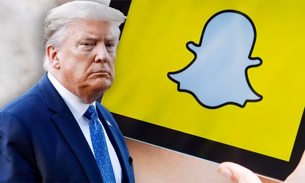 Snapchat tuyên bố đã đóng tài khoản của Trump vào ngày 6/1 vì cho rằng tài khoản này cổ xuý, gieo rắc thù hận và kích động bạo lực. Đây là một trong những mạng xã hội đầu tiên có động thái rõ ràng trong việc cấm Trump.