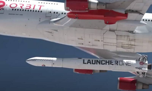 Công ty Virgin Orbit đang muốn thử nghiệm phương tiện phóng LauncherOne trong năm nay. Đây là công nghệ phóng từ trên không, một máy bay đưa tên lửa lên không trung và thả nó ra, tên lửa sẽ khởi động và bay nốt quãng đường còn lại. Kế hoạch thử nghiệm đầu tiên vào tháng 5 năm ngoái đã bị hoãn vì đường dây phóng tên lửa bị lỗi; sau đó kế hoạch thử lại vào tháng 12/2020 cũng bị hoãn do Covid-19.