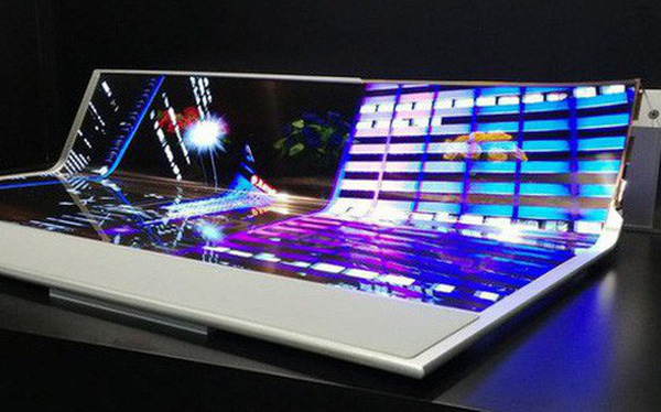 LG Display đang tìm hướng đặt một màn hình OLED trong suốt 55 inch vào một quán sushi ở giữa khách hàng và đầu bếp sushi. Màn hình sẽ hiển thị thực đơn và các nội dung giải trí khác trong khi khách hàng có thể nhìn thấy đầu bếp đang chế biến món ăn của mình.