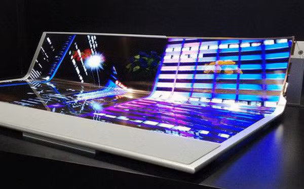 LG Display đang tìm hướng đặt một màn hình OLED trong suốt 55 inch vào một quán sushi ở giữa khách hàng và đầu bếp sushi. Màn hình sẽ hiển thị thực đơn và các nội dung giải trí khác trong khi khách hàng có thể nhìn thấy đầu bếp đang chế biến món ăn của mình.