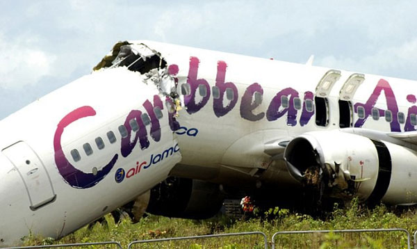 Ngày 30/7/2011, máy bay Boeing 737-800, chở 157 hành khách và 6 phi hành đoàn từ sân bay quốc tế John F. Kennedy ở New York, Mỹ, tới TP Georgetown của Guyana thì gặp nạn khi đang hạ cánh. Máy bay gãy đôi khi trời đang mưa. Điều kỳ diệu là tất cả mọi người đều sống sót một cách thần kỳ, và chỉ có vài người bị thương nhẹ.