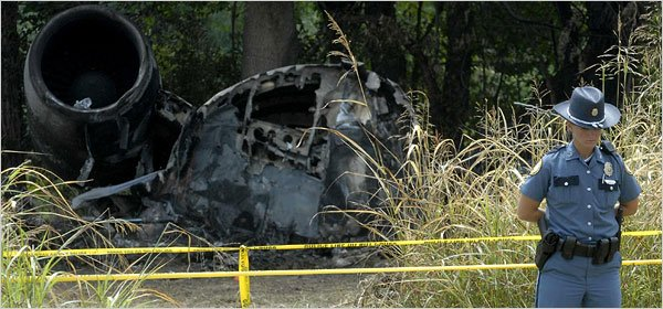 Máy bay Bombardier CRJ-100ER gặp nạn ngay khi nó chưa kịp cất cánh khỏi đường băng ngày 27/8/2006 khiến 49 trong số 50 người thiệt mạng. Người sống sót duy nhất trên chiếc máy bay là phi công chính James M. Polehinke. Các bác sĩ cho biết, ông bị chấn thương nghiêm trọng, nhiều xương gãy, vỡ phổi và xuất huyết nặng.