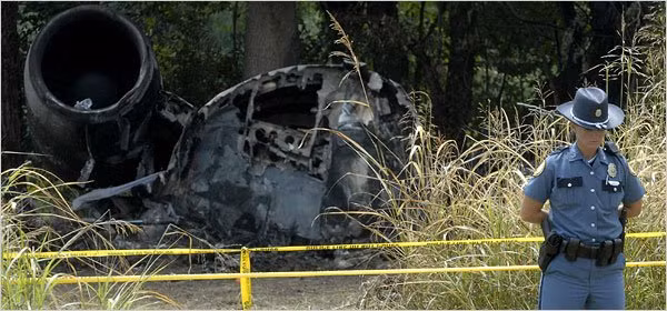 Máy bay Bombardier CRJ-100ER gặp nạn ngay khi nó chưa kịp cất cánh khỏi đường băng ngày 27/8/2006 khiến 49 trong số 50 người thiệt mạng. Người sống sót duy nhất trên chiếc máy bay là phi công chính James M. Polehinke. Các bác sĩ cho biết, ông bị chấn thương nghiêm trọng, nhiều xương gãy, vỡ phổi và xuất huyết nặng.