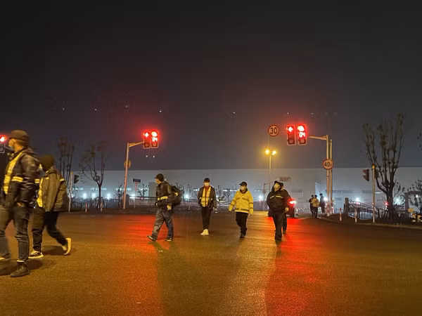 Bên cạnh đó, việc Telsa theo đuổi tốc độ sản xuất đã khiến các nhà cung cấp linh kiện không đáp ứng kịp và buộc phải hạ chất lượng sản phẩm xuống.