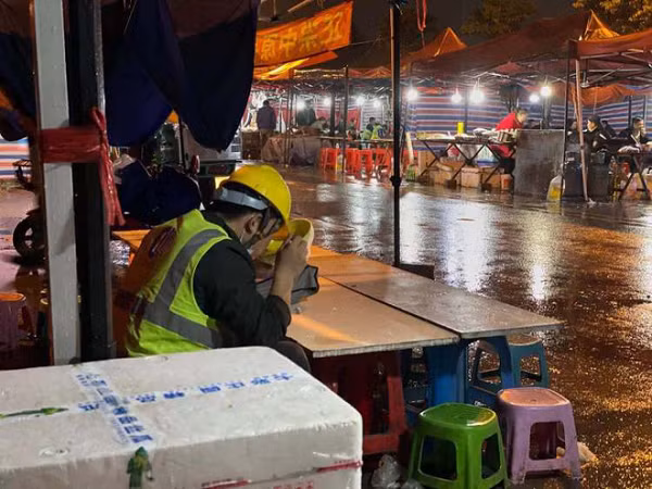 Do chất lượng của các bộ phận và linh kiện đã giảm, nên có nhiều vấn đề với ô tô được chế tạo tại nhà máy ở Thượng Hải và điểm tiêu chuẩn chất lượng cũng giảm theo. Nếu xuất xưởng theo tiêu chuẩn ban đầu, sẽ không có chiếc xe nào qua được khâu kiểm định chất lượng. Nhưng giải pháp của hãng không phải là nâng cao chất lượng. Thay vào đó, tiêu chuẩn của nhà máy sau khi kiểm tra toàn bộ xe đã được hạ xuống.