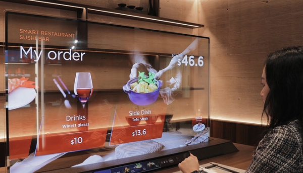 Sản phẩm của LG mới chỉ dừng ở mức ý tưởng, nhưng được nhiều chuyên gia công nghệ đánh giá cao và nhận định là sản phẩm "hào nhoáng" nhất tại CES năm nay.