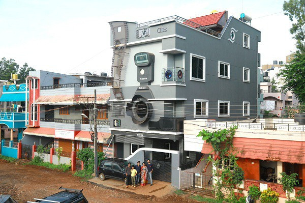 Nhiếp ảnh gia Ấn Độ đã chi khoảng 95.000 USD (hơn 2,2 tỷ VNĐ) để xây dựng ngôi nhà 4 tầng lấy nguyên mẫu từ chiếc máy ảnh cổ điển này.