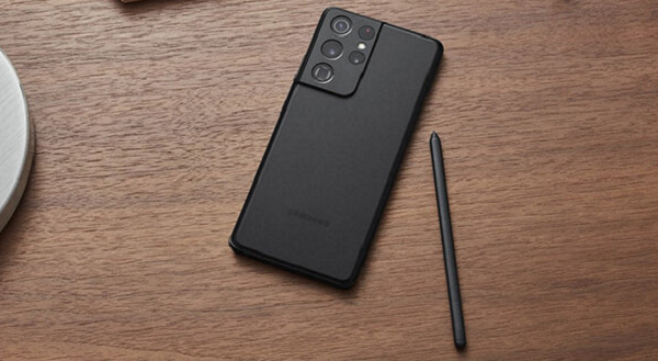 Mỗi mẫu Galaxy S21 dự kiến sẽ có 128GB dung lượng lưu trữ trong cấu hình cơ bản, với tùy chọn nâng cấp lên 256GB (có thể có tùy chọn 512GB với S21 Ultra) và không có khe cắm thẻ nhớ microSD.