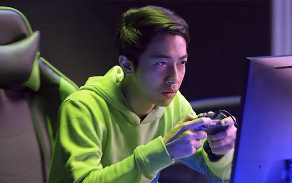  Kênh Cris Devil Gamer của Cris Phan có thu nhập từ 101.600 - 1,6 triệu USD mỗi năm, tương đương 2,33 - 36,8 tỷ đồng. Số tiền thuế mà Cris Phan phải đóng khoảng 163 triệu - 2,57 tỷ đồng.