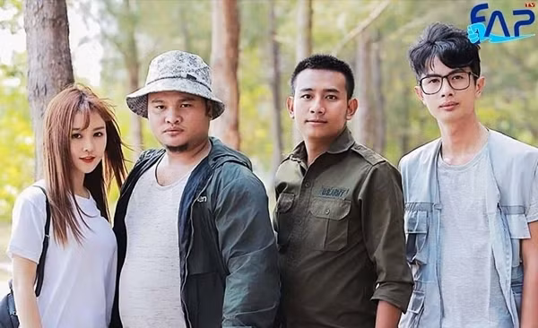 FAP TV là kênh của một nhóm hài cũng có thu nhập cao chót vót từ 217.900 - 3,5 triệu USD, tương đương từ 5 - 80,5 tỉ đồng.