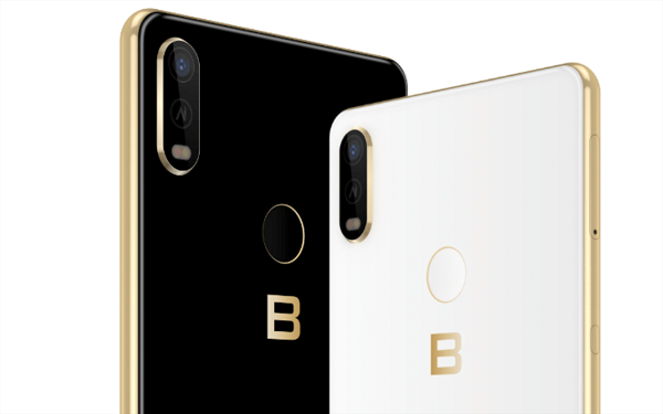 Màn hình theo thiên hướng tone màu lạnh và có chế độ chuyển màu ấm khi sử dụng ban đêm.