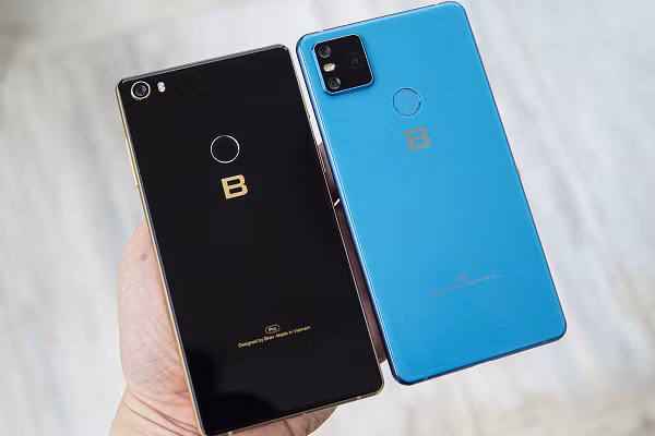 B86 trang bị màn hình kích thước 6,1 inch, công nghệ IPS cho độ sáng cao. Trong điều kiện sử dụng thực tế dưới trời nắng gắt, hình ảnh hiển thị tốt, chi tiết sắc nét.