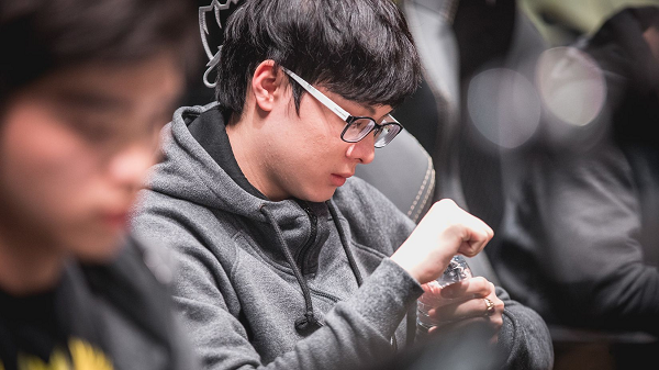 Sau khi nhận được bó hoa đồng ý của nữ chính Cara Phương, Noway đã rất vui và hạnh phúc.