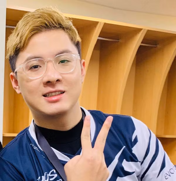 Anh từng góp mặt trong khắp các giải đấu lớn nhỏ và mang về vô số thành tích đáng nể sau gần 4 năm thi đấu.