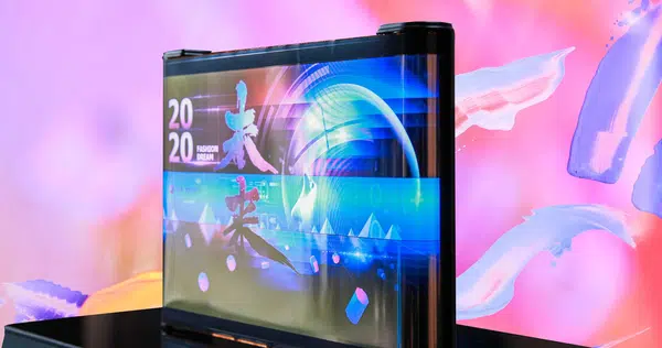 Màn hình cuộn trên thực tế đã được phát triển trong nhiều năm, nhưng chỉ lộ diện ở thời điểm mà doanh số smartphone đang trên đà suy giảm. Một phần của lý do có lẽ là sự thiếu vắng những nâng cấp phần cứng qua từng năm, chưa kể người tiêu dùng hiện nay có xu hướng dùng điện thoại lâu hơn trước.