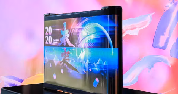 Màn hình cuộn trên thực tế đã được phát triển trong nhiều năm, nhưng chỉ lộ diện ở thời điểm mà doanh số smartphone đang trên đà suy giảm. Một phần của lý do có lẽ là sự thiếu vắng những nâng cấp phần cứng qua từng năm, chưa kể người tiêu dùng hiện nay có xu hướng dùng điện thoại lâu hơn trước.