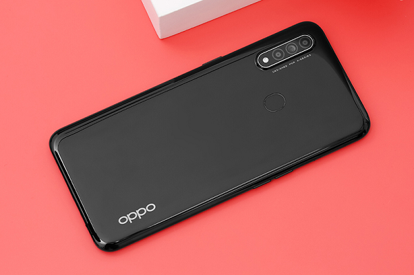 OPPO A31 sở hữu bộ xử lý MediaTek Helio P35, có RAM 6GB và bộ nhớ trong 128GB. Khả năng nhiếp ảnh của OPPO A31 đầy hứa hẹn khi có hệ thống 3 camera 12MP + 2MP + 2MP ở phía sau. Còn ở mặt trước, camera selfie với thiết kế giọt nước 8MP mang lại hình ảnh đẹp ảo diệu.