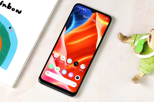 Realme 6i trang bị hệ thống 4 camera sau: 48MP + 8MP + 2MP + 2MP, màn hình rộng 6.5 inch, chip xử lý Helio G80, bộ nhớ trong và pin 5,000 mAh.