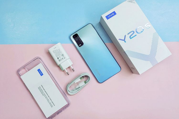 Vivo Y20s còn sở hữu hệ thống 3 camera 13MP + 2MP + 2MP ở phía sau và máy ảnh selfie 8MP ở mặt trước. Thêm vào đó, mặt lưng của smartphone này còn có hiệu ứng chuyển màu, rất đẹp mắt và tạo cảm giác cao cấp khi tầm trên tay.