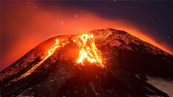 Ngoài ra còn phát hiện thấy vết tích dung nham từ 10-90 triệu năm tuổi và đây có thể là thời kỳ phun trào dung nham tích cực nhất của Arsia Mons trước khi yên giấc.