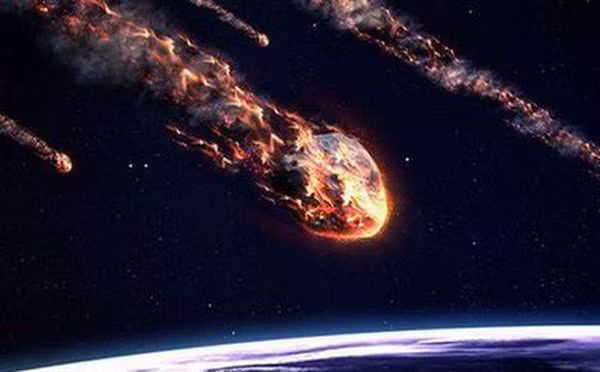  Khi bay qua trái đất vào ngày 6/5/2022, thiên thạch 2009 JF1 có khả năng sẽ đâm vào trái đất. Nó có đường kính ước tính 13 m, chỉ lớn hơn một chút so với xe buýt hai tầng ở Anh.