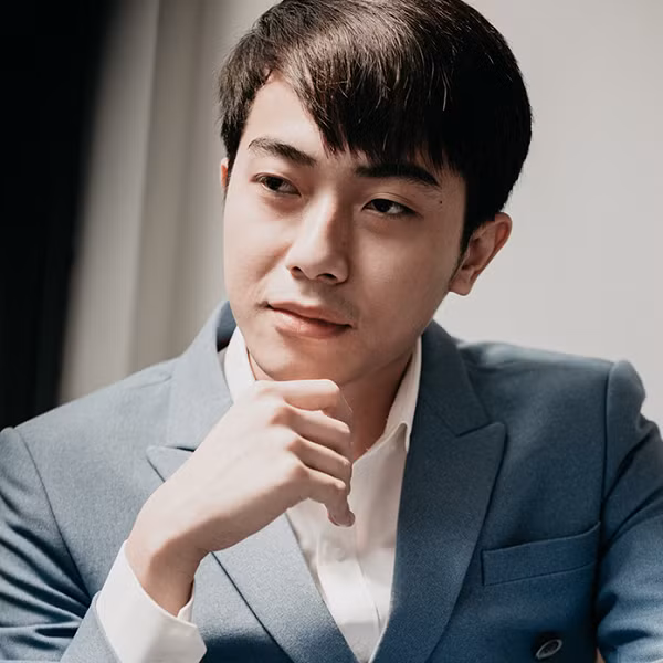 Là một trong những Youtuber hàng đầu Việt Nam hiện nay, Cris Phan từ khi nổi tiếng đến nay hầu như chưa từng vướng phải bất kỳ một scandal nào. Ấy vậy mà chỉ đôi lời “vạ miệng” trên kênh Youtube đã khiến Cris Phan phải nhận về không ngớt những “gạch đá” từ cộng đồng mạng.