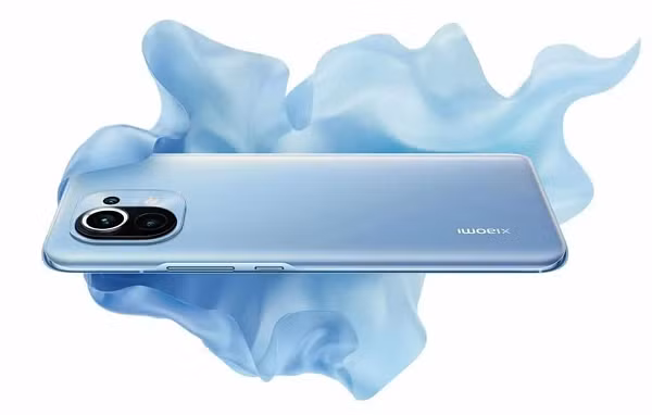 Một nguồn tin rò rỉ khác tiết lộ Mi 11 Pro sẽ sở hữu màn hình 6,81 inch, độ phân giải QuadHD, tỷ lệ 20:9, tần số 120Hz, bảo vệ bằng kính Corning Gorilla Glass Victus. Chip xử lý Snapdragon 888, bộ nhớ RAM LPPDDR5 8GB/12GB, dung lượng lưu trữ UFS 3.1 128GB/256GB. Dung lượng pin 4.600 mAh, hỗ trợ sạc có dây 55W và không dây 50W.