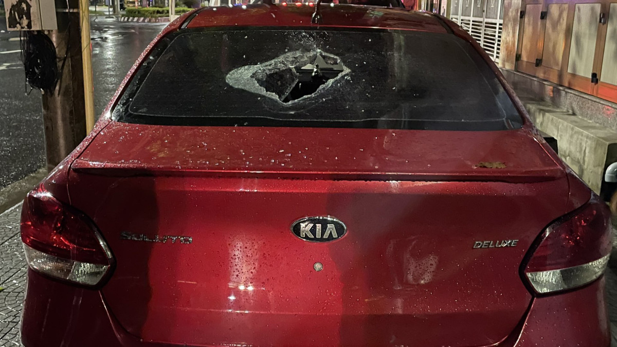 Bắt đối tượng “phê” cỏ Mỹ đập phá nhiều ô tô của người dân Bat doi tuong “phe” co My dap pha nhieu o to cua nguoi dan