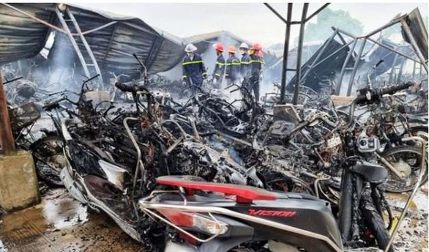  Cháy nhà để xe của công ty, hàng trăm mô tô bị thiêu rụi: Sáng 10/10, khi các công nhân của công ty Youngor Smart Shirts Vietnam ở Nam Định vừa vào xưởng làm việc thì phát hiện một trong ba nhà để xe của công ty xảy ra cháy. Đám cháy nhanh chóng bùng phát dữ dội, lan rộng ra xung quanh. Nhận được tin báo, lực lượng chức năng cùng phương tiện chuyên dụng đã được điều động đến hiện trường, triển khai đồng bộ các biện pháp chữa cháy. Theo thông tin từ Công an tỉnh Nam Định, đám cháy không xảy ra thiệt hại về người, nhưng có ít nhất khoảng 250 xe máy các loại của cán bộ, công nhân của công ty đã bị thiêu rụi, lán để xe cũng bị sập.