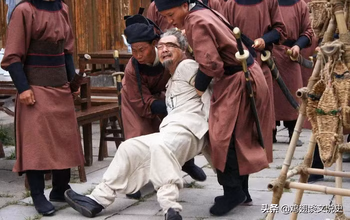 Với những tội danh nặng nề gây ảnh hưởng nghiêm trọng đến chế độ quân chủ chuyên chế ví như phản quốc, phạm thượng, tạo phản, soán ngôi thì tru di được cho là hình phạt thích hợp nhất, giúp quân vương "nhổ cỏ tận gốc" kẻ địch, đồng thời tạo tính răn đe cho những người khác đang có ý nhăm nhe phạm tội.