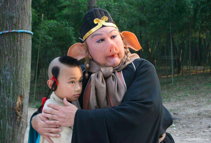 Người sống ở hạ giới đều có tên trong sổ sinh tử để quản lý việc sinh tử. Thế nhưng, Trư Bát Giới dù đầu thai chuyển kiếp nhưng lại không thông qua sổ sinh tử của Địa Phủ.