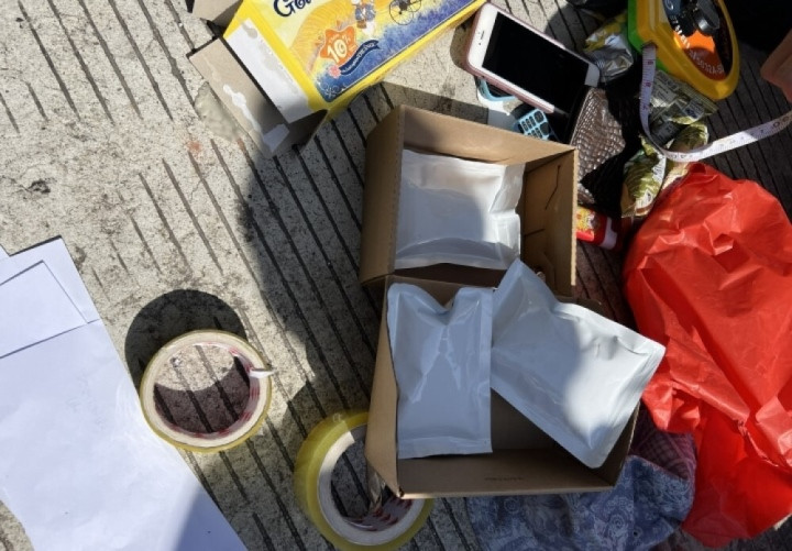 Tin nong 27/10: Canh sat no sung, vay bat 4 nguoi mang ma tuy