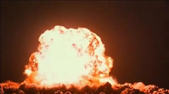 Đây là nơi thử nghiệm vũ khí hạt nhân chính của Trung Quốc cho đến khi nước này ký Hiệp ước Cấm thử hạt nhân toàn diện (CTBT) năm 1996. 